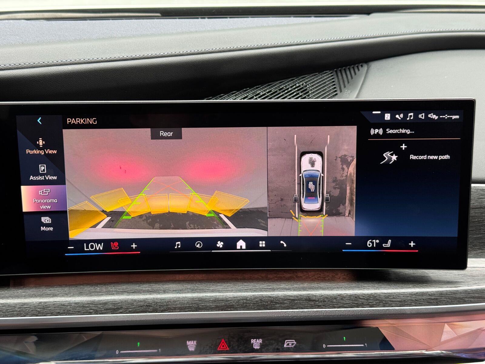 Used 2023 BMW i7 xDrive60 w/ Executive Package 2 AWD/4WD image 30