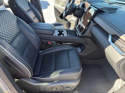 Used 2024 GMC Acadia Denali w/ Super Cruise Package image 35