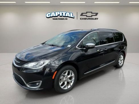Used 2018 Chrysler Pacifica Limited image 1