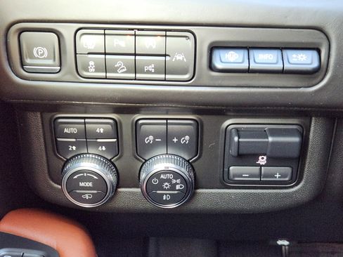 Certified 2023 GMC Yukon XL Denali Ultimate image 23