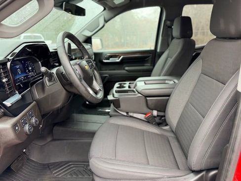 Used 2024 Chevrolet Silverado 1500 LT w/ Z71 Off-Road Package image 6