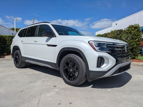 New 2026 Volkswagen Atlas Peak Edition AWD/4WD image 2