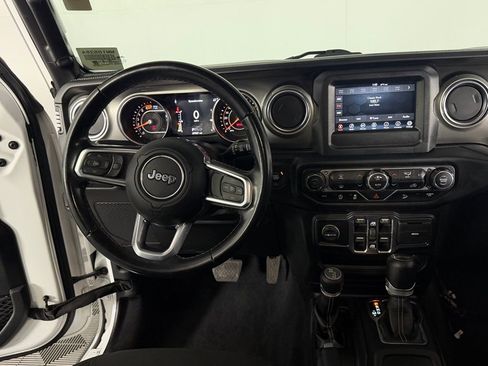 Used 2019 Jeep Wrangler Unlimited Sahara AWD/4WD image 14