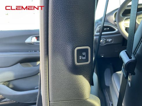 New 2026 Chrysler Pacifica Select image 21