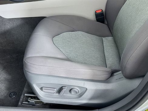 Used 2021 Toyota Camry LE image 20