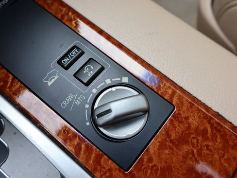 Used 2013 Toyota Land Cruiser image 17