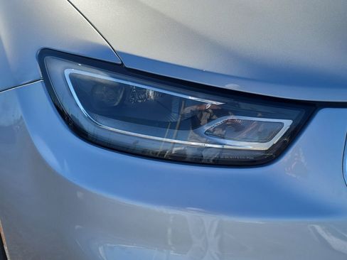 Used 2023 Chrysler Pacifica Limited image 7