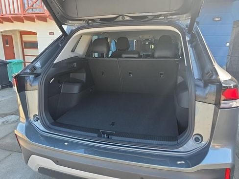 Used 2025 Volkswagen Tiguan SE AWD/4WD image 9