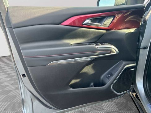 Certified 2024 Chevrolet Traverse RS image 23