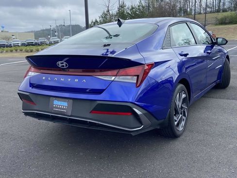 Certified 2025 Hyundai Elantra Sport FWD image 3