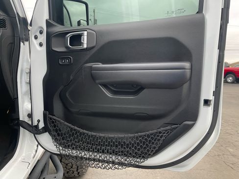 Used 2018 Jeep Wrangler Unlimited Sport S image 9