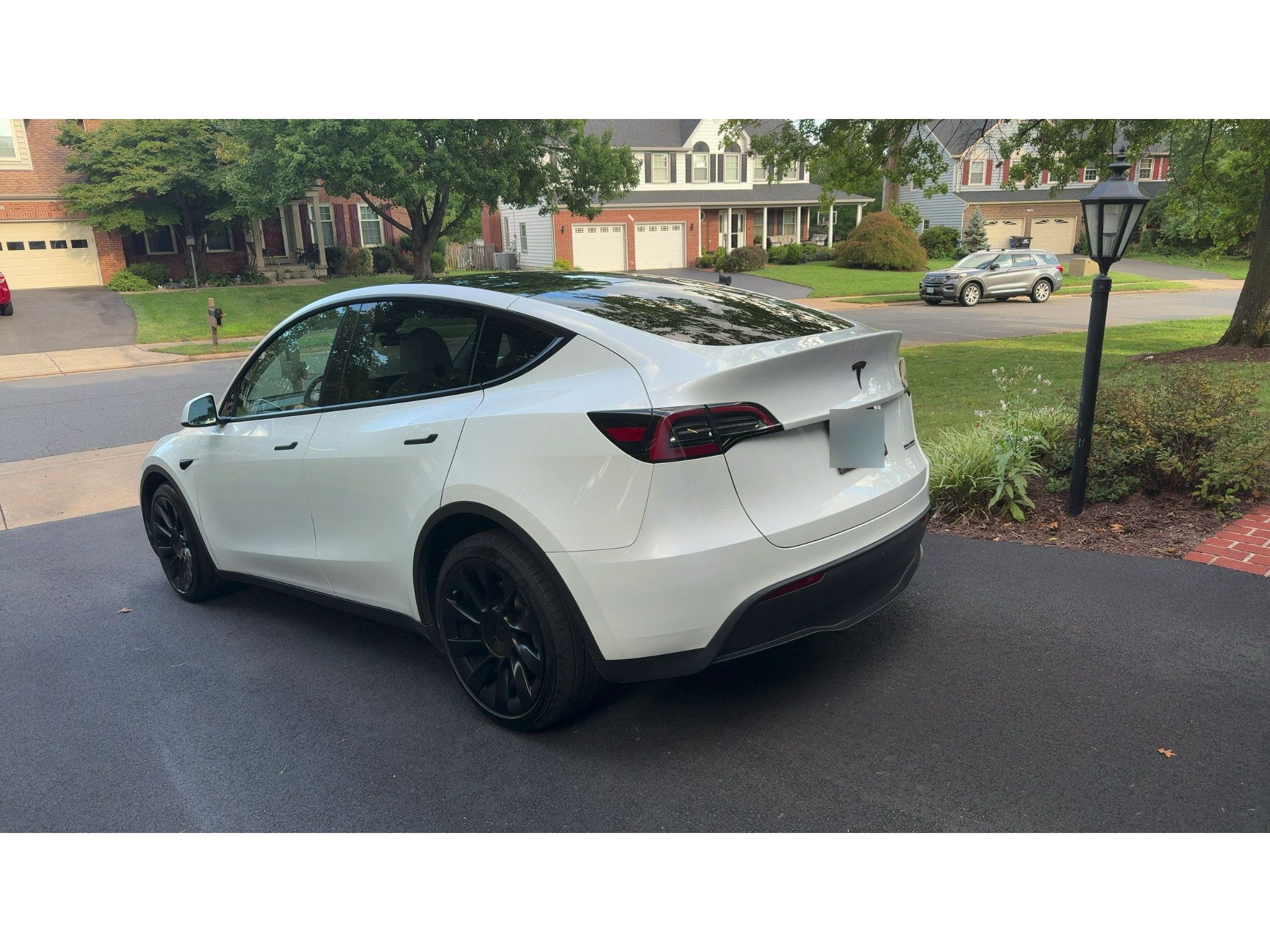 Used 2023 Tesla Model Y Long Range AWD/4WD image 3