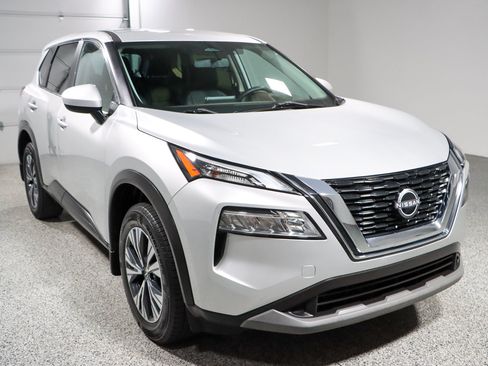 Used 2023 Nissan Rogue SV FWD image 5