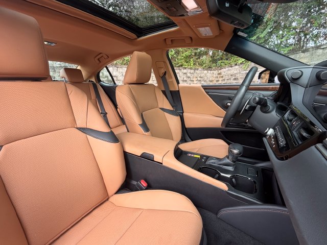 Certified 2024 Lexus ES 300h w/ Premium Package FWD image 26