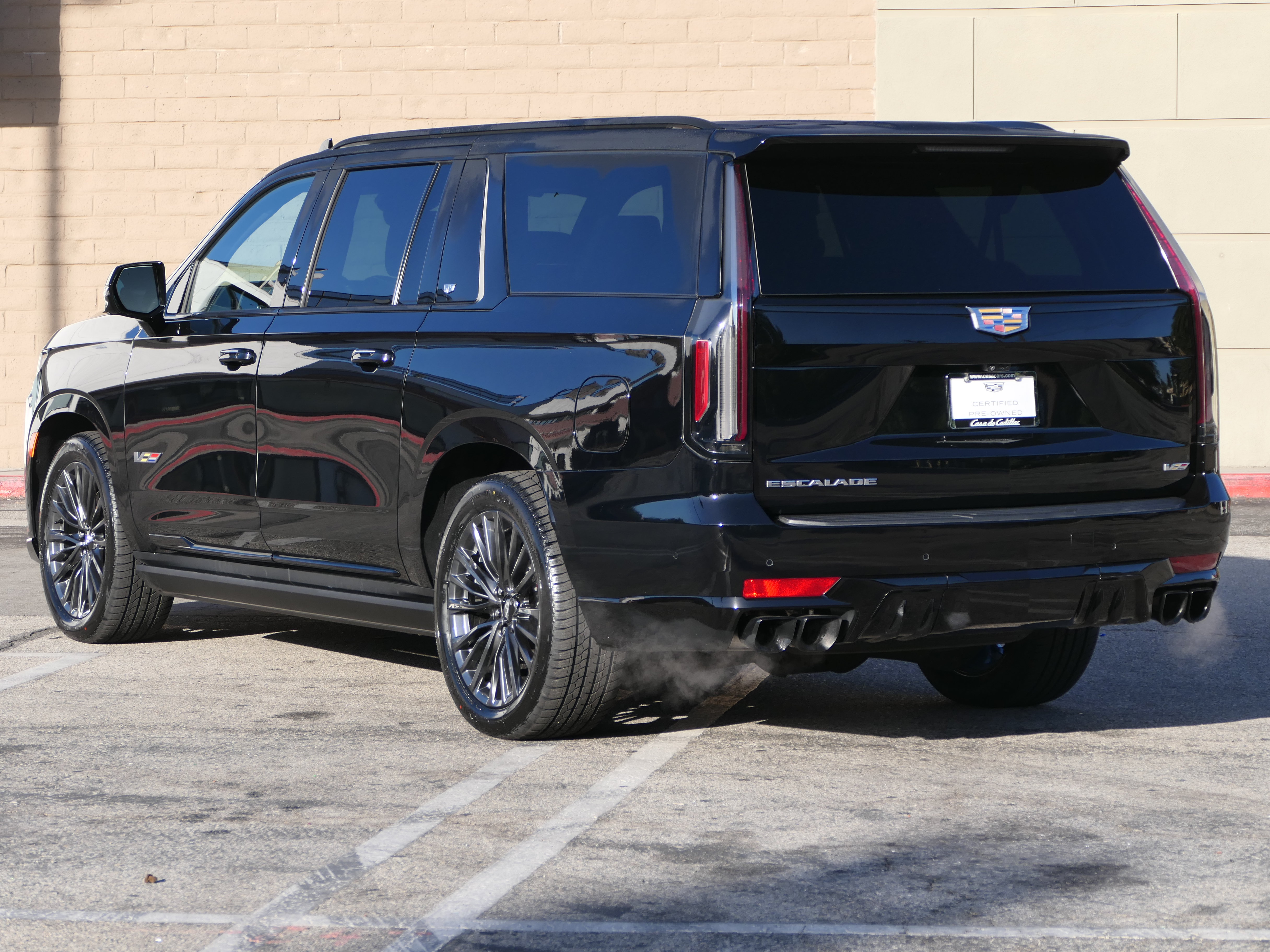 Used 2023 Cadillac Escalade ESV V AWD/4WD image 3
