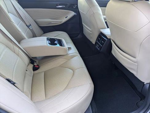 Used 2019 Toyota Avalon Limited image 19