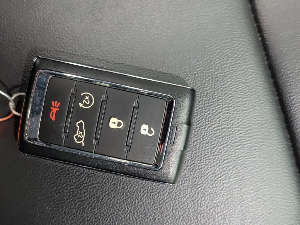 Used 2023 Jeep Grand Cherokee Limited AWD/4WD image 34
