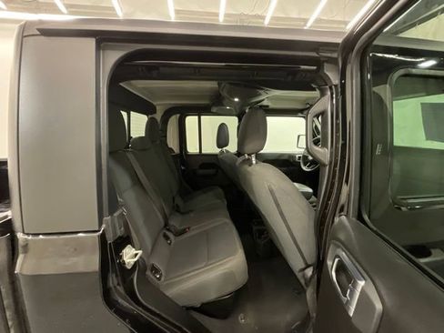 Used 2024 Jeep Gladiator Sport AWD/4WD image 25