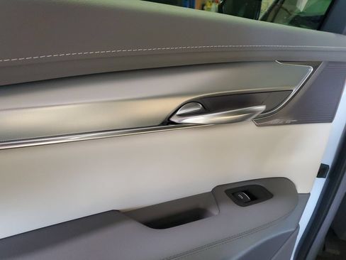 Used 2023 Cadillac XT5 Premium Luxury w/ LPO, Premium Carpet Package FWD image 16