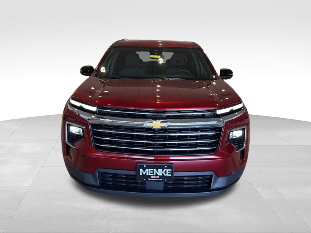 Used 2025 Chevrolet Traverse LT w/ Driver Confidence Package AWD/4WD image 2