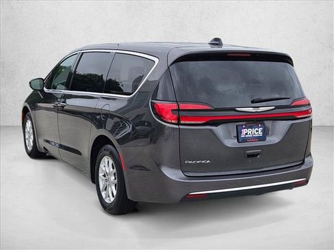 Used 2023 Chrysler Pacifica Touring-L FWD image 8