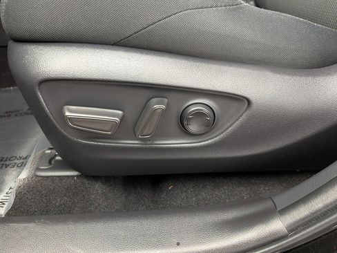 Used 2024 Toyota Venza LE image 16