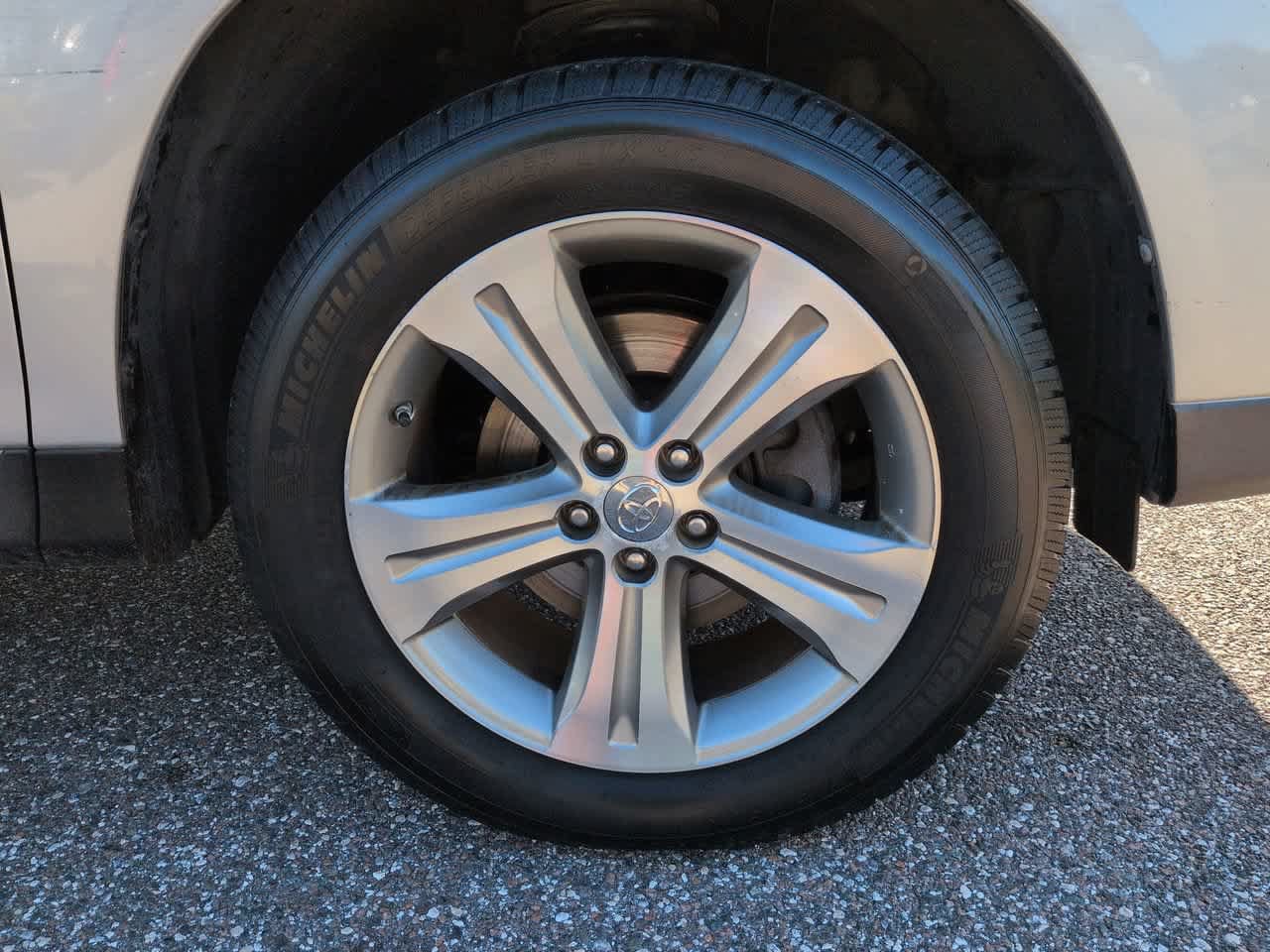 Used 2011 Toyota Highlander Limited w/ Tow Pkg AWD/4WD image 11