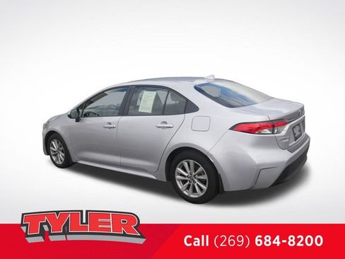 Used 2023 Toyota Corolla LE w/ LE Convenience Package FWD image 5