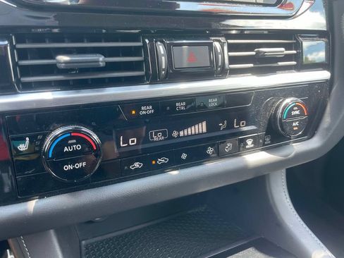 Used 2025 Nissan Pathfinder SV AWD/4WD image 30