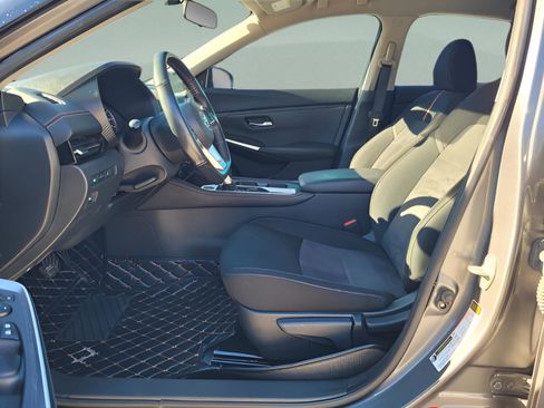 Certified 2022 Nissan Sentra SR w/ Midnight Edition image 6