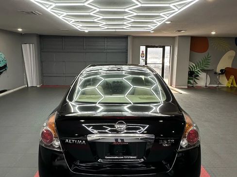 Used 2011 Nissan Altima 3.5 SR w/ 3.5SR Premium Pkg image 6