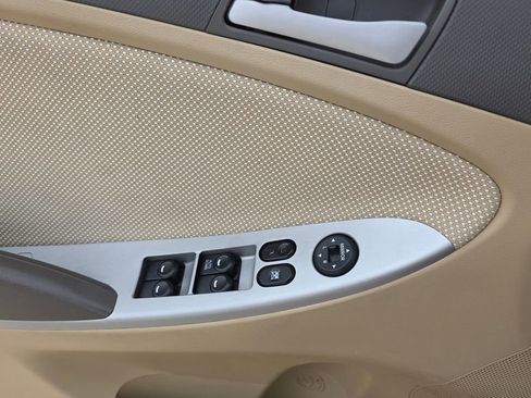 Used 2014 Hyundai Accent GLS image 16