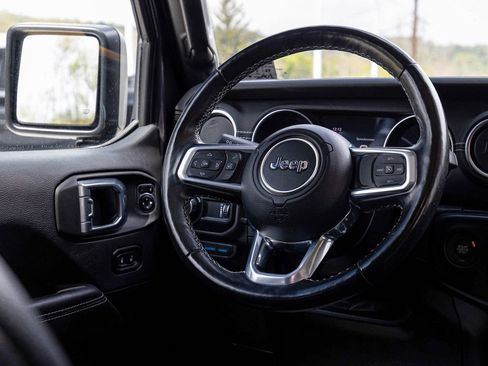 Used 2023 Jeep Wrangler Unlimited Sahara w/ Cold Weather Group AWD/4WD image 24