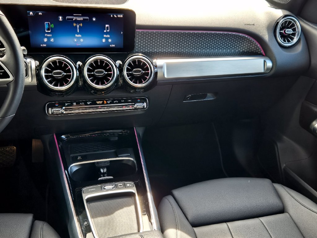 Used 2025 Mercedes-Benz GLB 250 4MATIC image 33