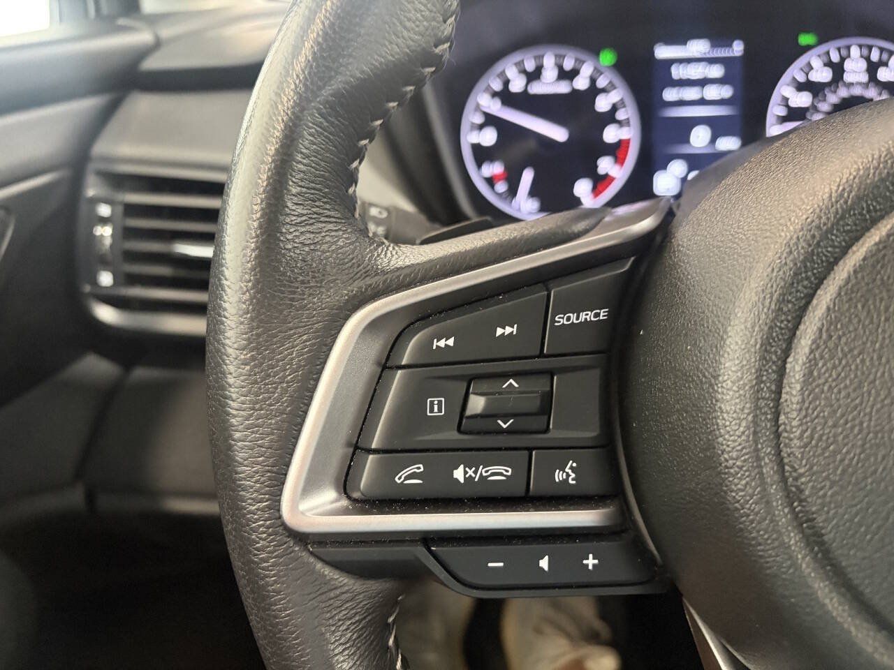Used 2023 Subaru Outback Premium AWD/4WD image 18