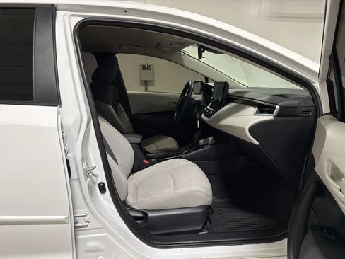 Used 2022 Toyota Corolla LE FWD image 21