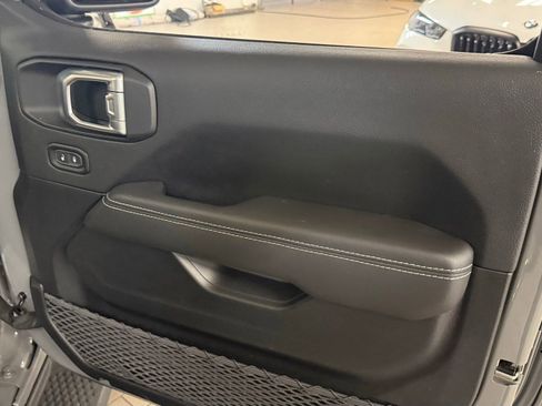 Used 2021 Jeep Wrangler Unlimited Sahara image 22