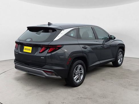 Used 2025 Hyundai Tucson SE image 5