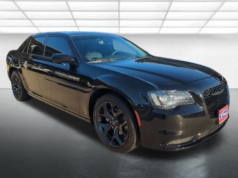 Used 2023 Chrysler 300 Touring w/ Sport Appearance Package image 1
