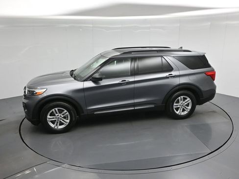 Certified 2022 Ford Explorer XLT image 48