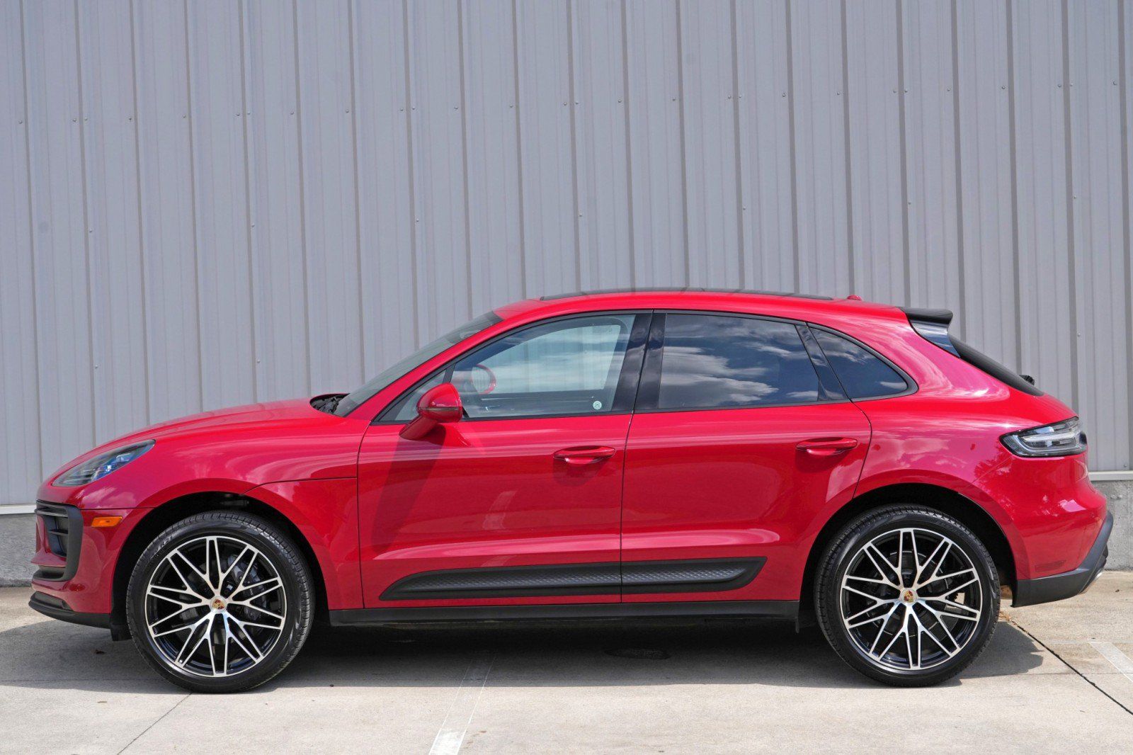 Used 2024 Porsche Macan AWD/4WD image 48