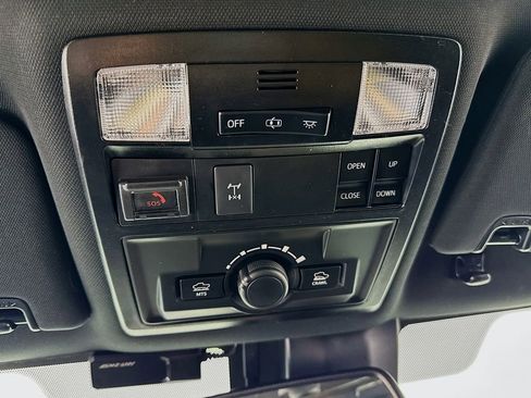 Used 2021 Toyota Tacoma TRD Off-Road w/ TRD Premium Off Road Package AWD/4WD image 19