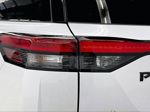 New 2025 Nissan Pathfinder Platinum w/ Lighting Package (N93) AWD/4WD image 18