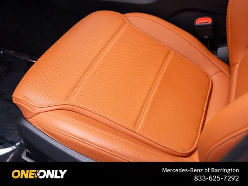 Used 2025 Mercedes-Benz GLC 300 4MATIC image 16