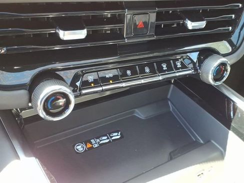New 2026 Chevrolet Suburban Premier AWD/4WD image 23