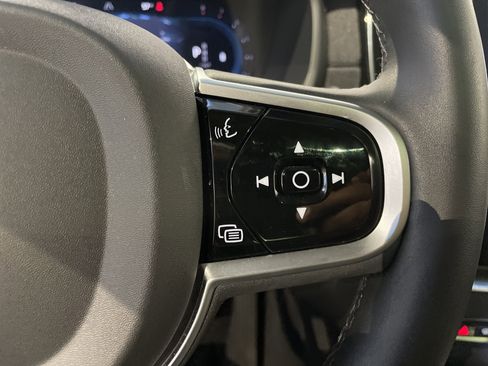 Used 2025 Volvo XC90 B6 Plus image 21