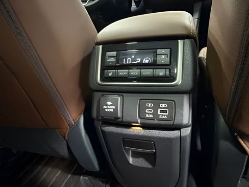 Used 2025 Subaru Ascent Touring w/ Popular Package #1 AWD/4WD image 36