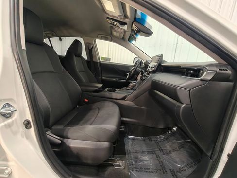 Used 2022 Toyota Venza LE image 25