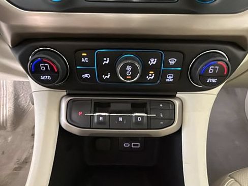 Used 2023 GMC Acadia Denali w/ Denali Ultimate Package AWD/4WD image 23