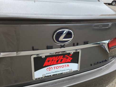 Used 2022 Lexus LS 500h AWD w/ Luxury Package image 31